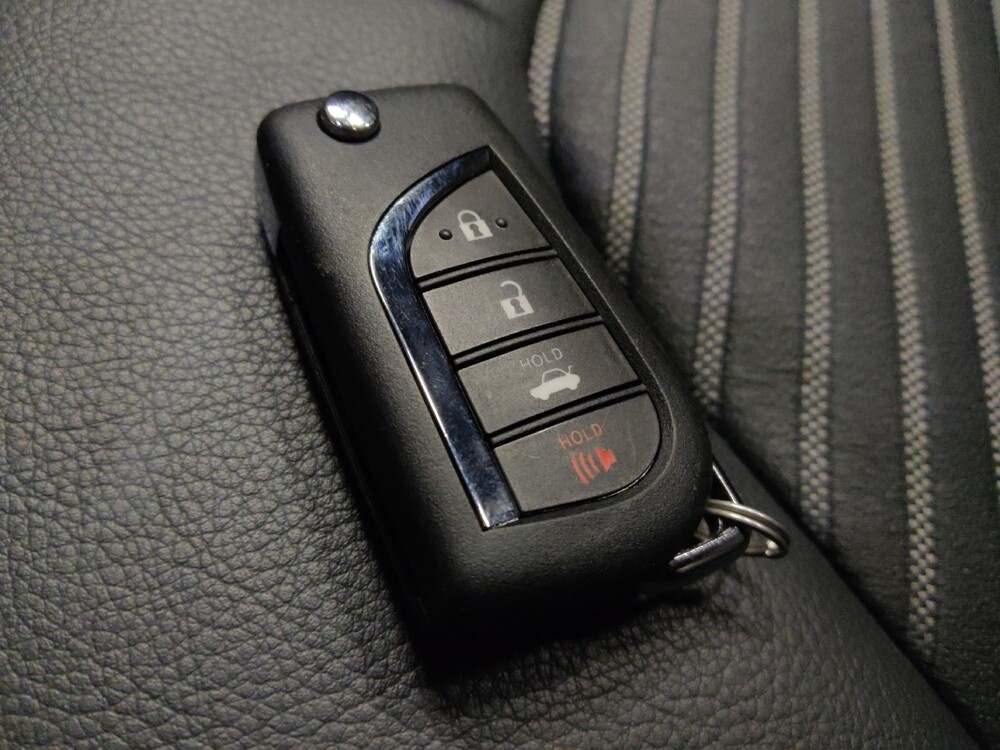 2020 Toyota Camry in Chandler, AZ 85225 - 18095223 32