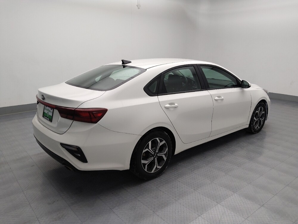 2019 Kia Forte in Gladstone, MO 64118 - 18095246 10