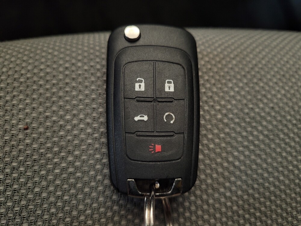 2015 Chevrolet Cruze in Toledo, OH 43617 - 18095305 32