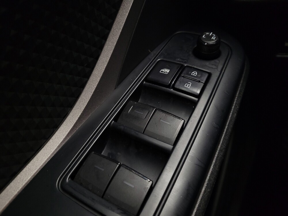 2020 Toyota C-HR in Columbus, OH 43228 - 18095311 27