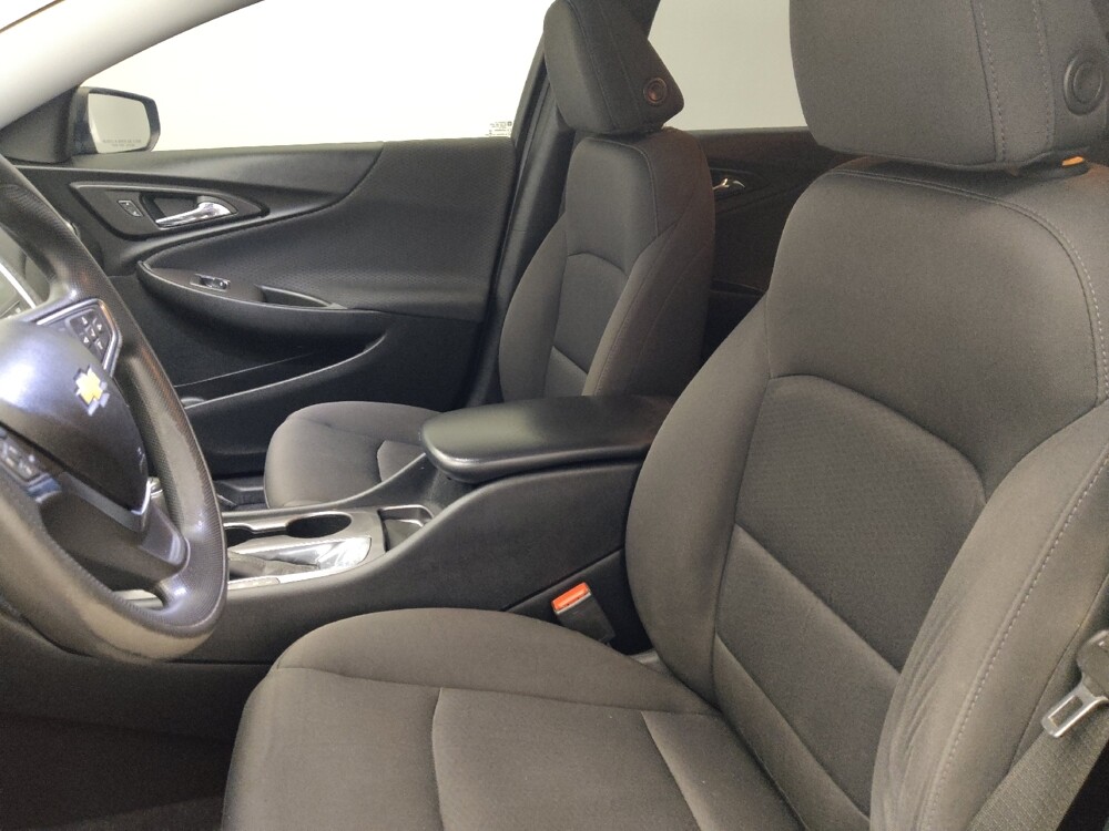 2019 Chevrolet Malibu in Savannah, GA 31419 - 18095337 17