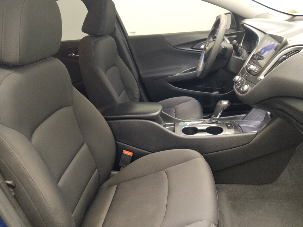 2019 Chevrolet Malibu in Savannah, GA 31419 - 18095337 21