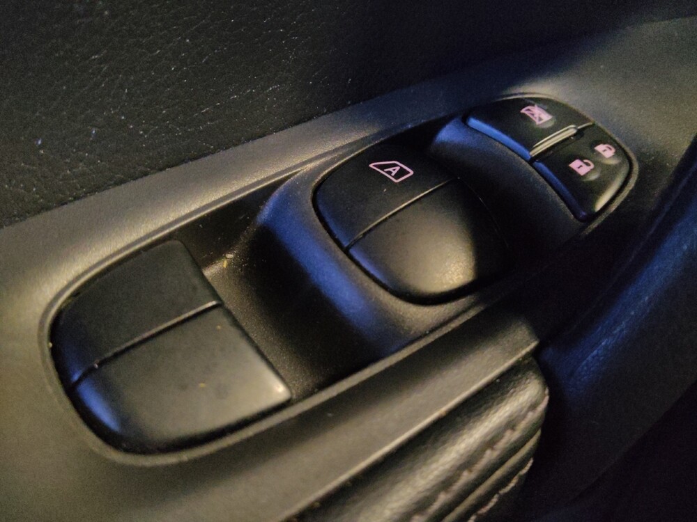 2018 Nissan Rogue Sport in Mesa, AZ 85210 - 18095340 27