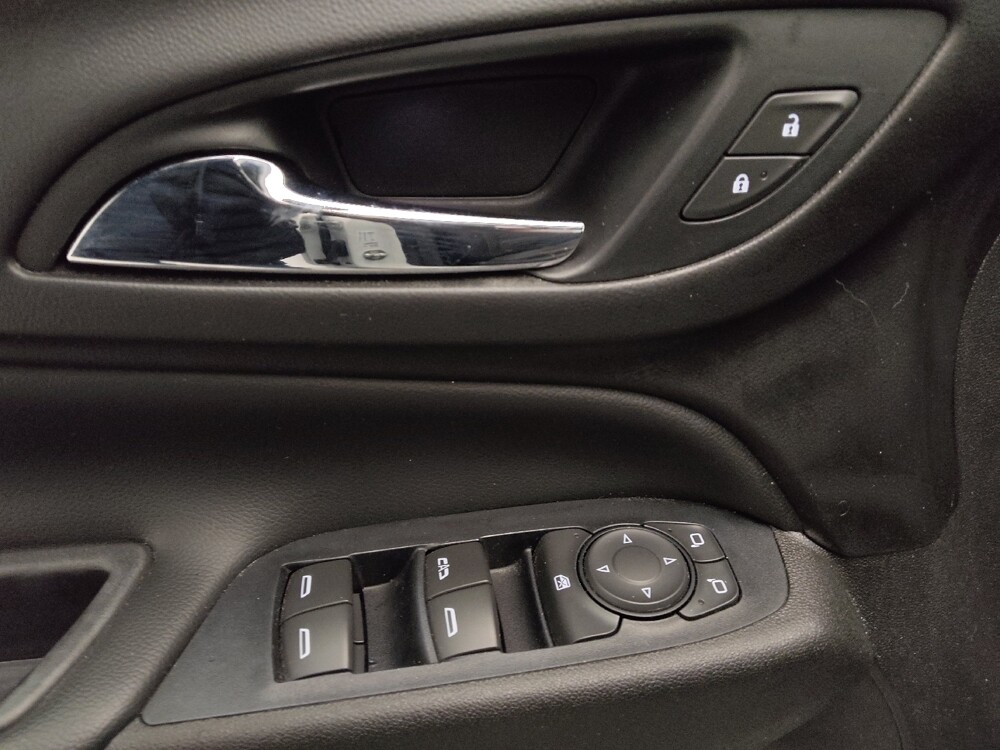 2018 Chevrolet Equinox in Lakewood, CO 80215 - 18095342 27