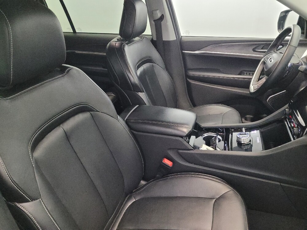 2022 Jeep Grand Cherokee L in Allentown, PA 18103 - 18095352 21