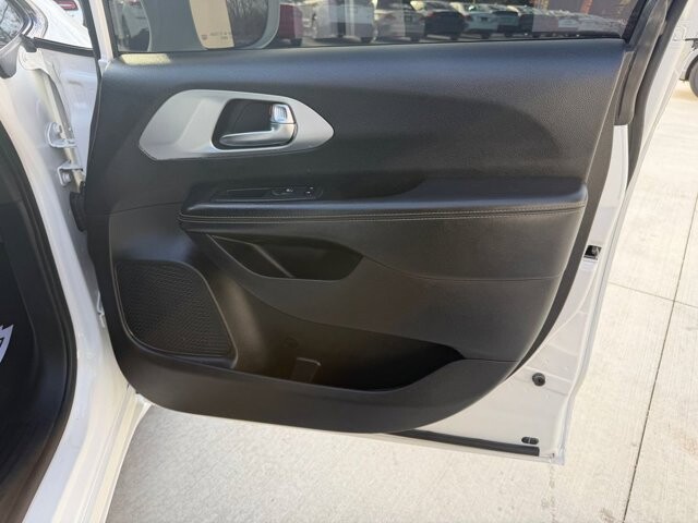 2020 Chrysler Pacifica in Knoxville, TN 37920 - 18095369 9