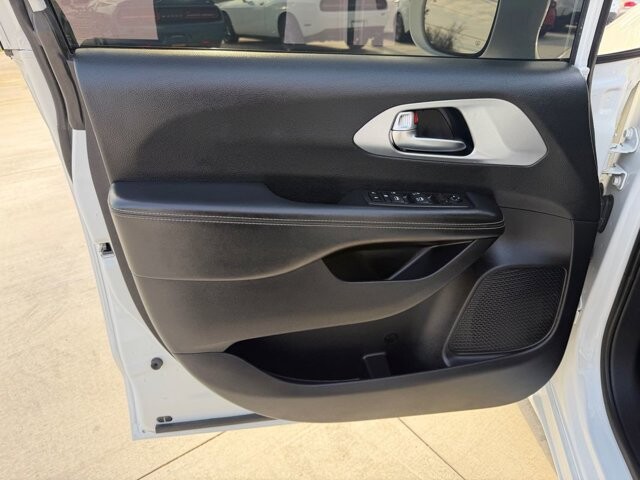 2020 Chrysler Pacifica in Knoxville, TN 37920 - 18095369 6