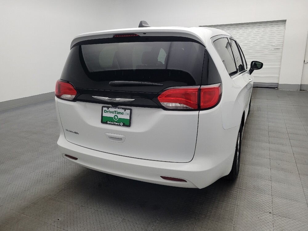 2022 Chrysler Voyager in Ocala, FL 34471 - 18095398 7