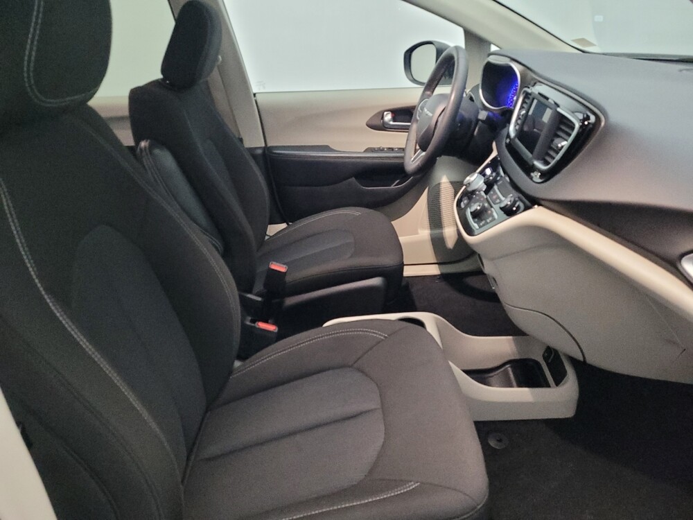 2022 Chrysler Voyager in Ocala, FL 34471 - 18095398 21