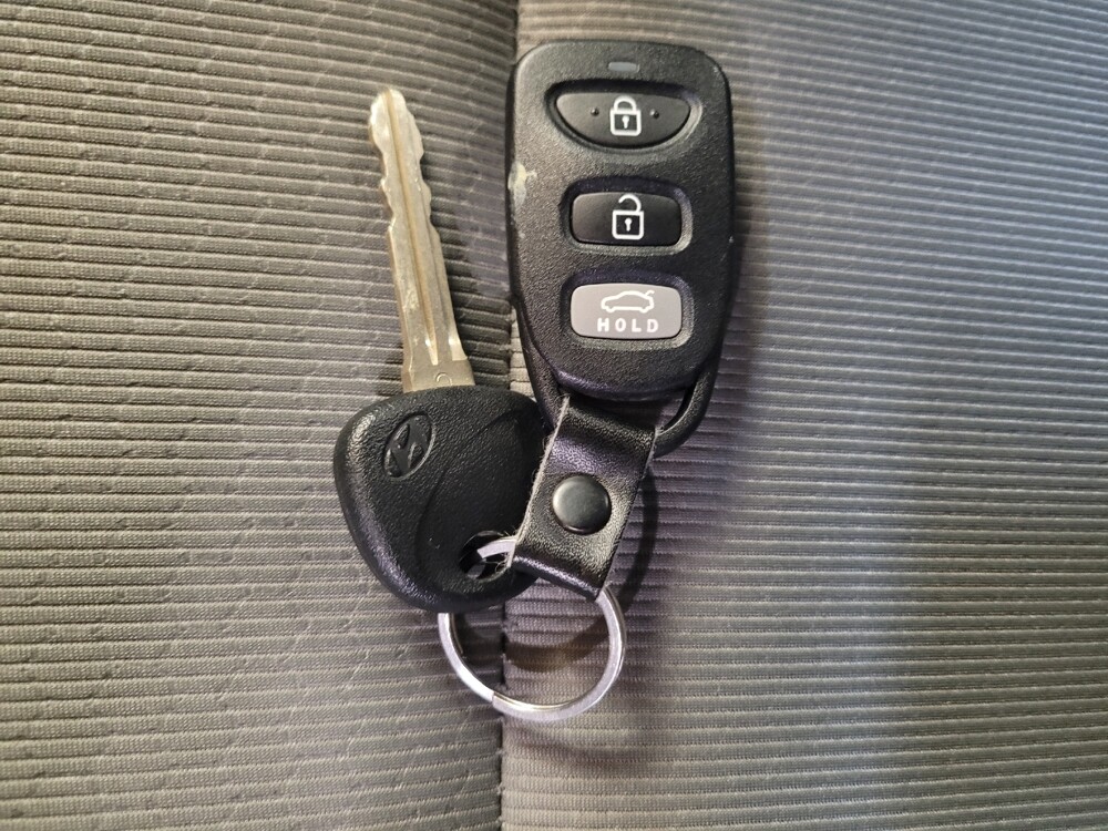 2018 Hyundai Elantra in Fresno, CA 93726 - 18095404 32