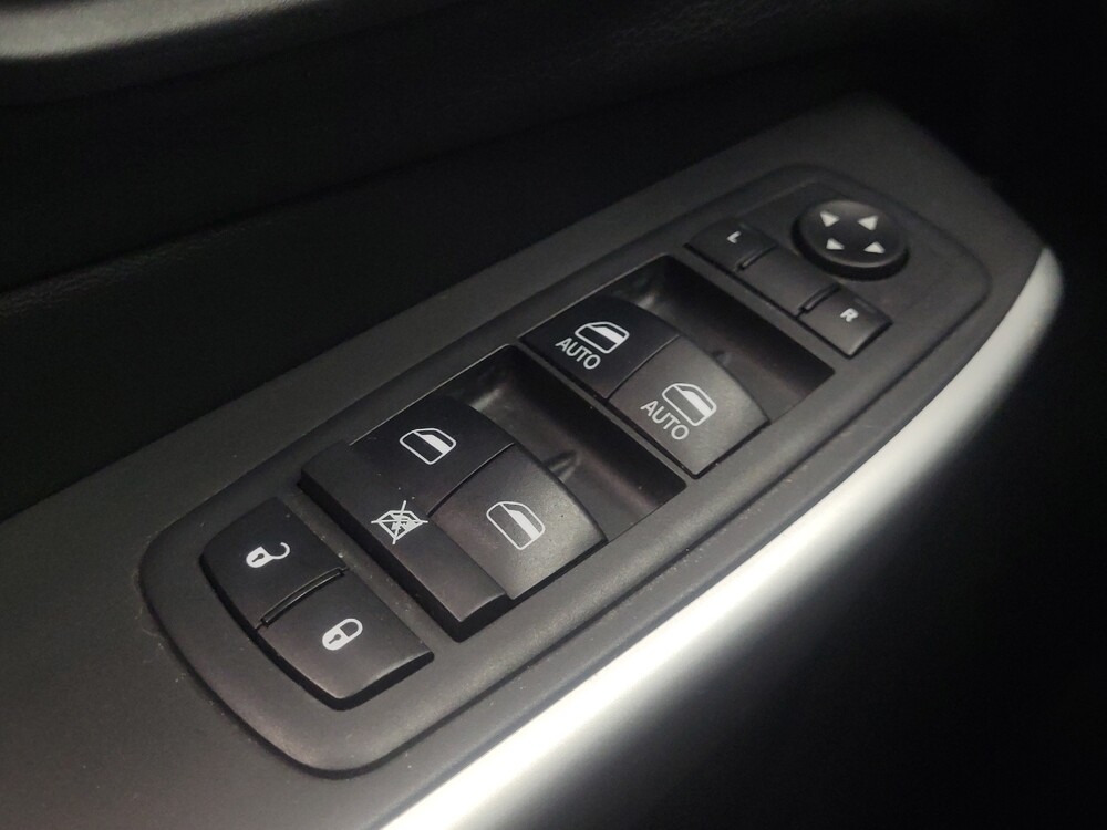 2018 Jeep Cherokee in Indianapolis, IN 46219 - 18095421 27