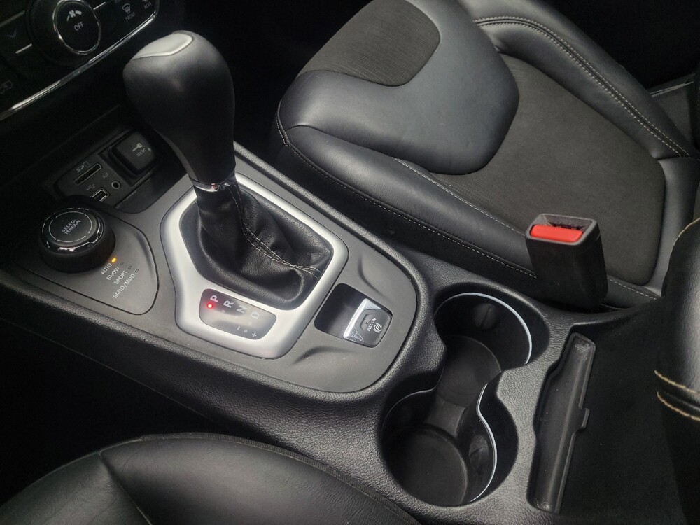 2018 Jeep Cherokee in Indianapolis, IN 46219 - 18095421 26