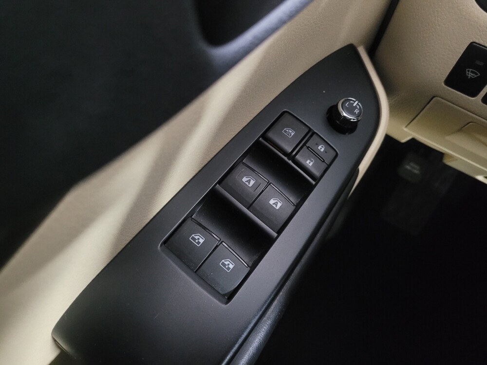 2019 Toyota Highlander in Duluth, GA 30096 - 18095430 27