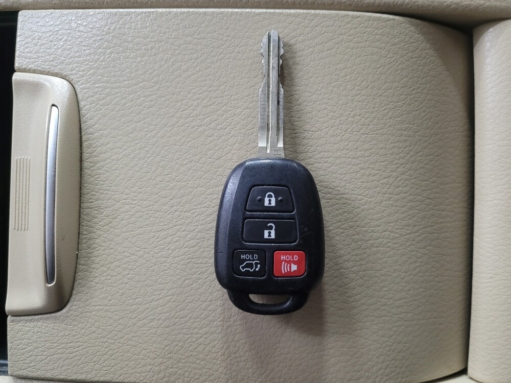 2019 Toyota Highlander in Duluth, GA 30096 - 18095430 32