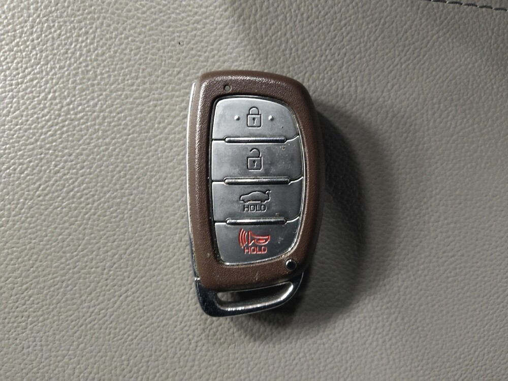 2018 Hyundai Elantra in Birmingham, AL 35215 - 18095442 32