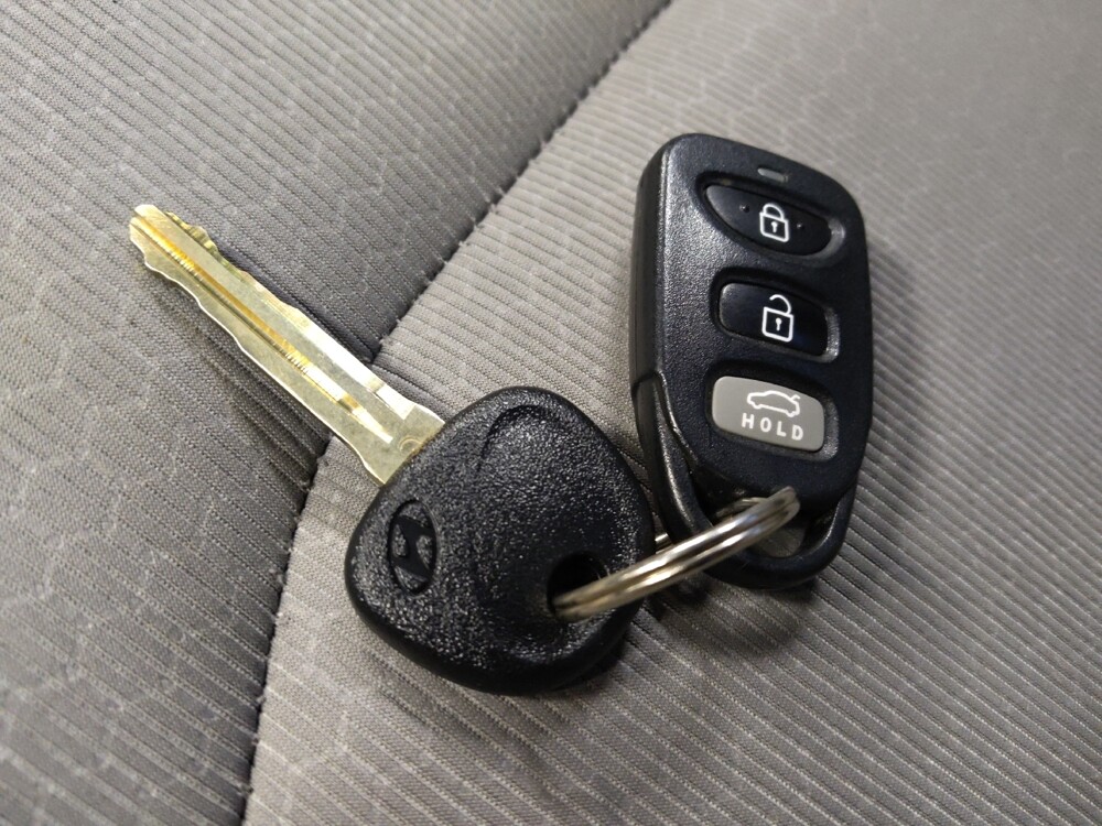 2017 Hyundai Elantra in Tucson, AZ 85705 - 18095458 32