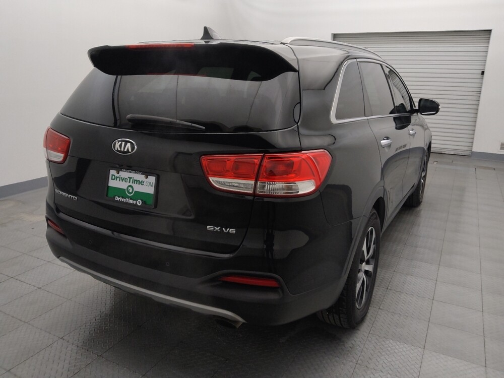 2018 Kia Sorento in Houston, TX 77034 - 18095552 7