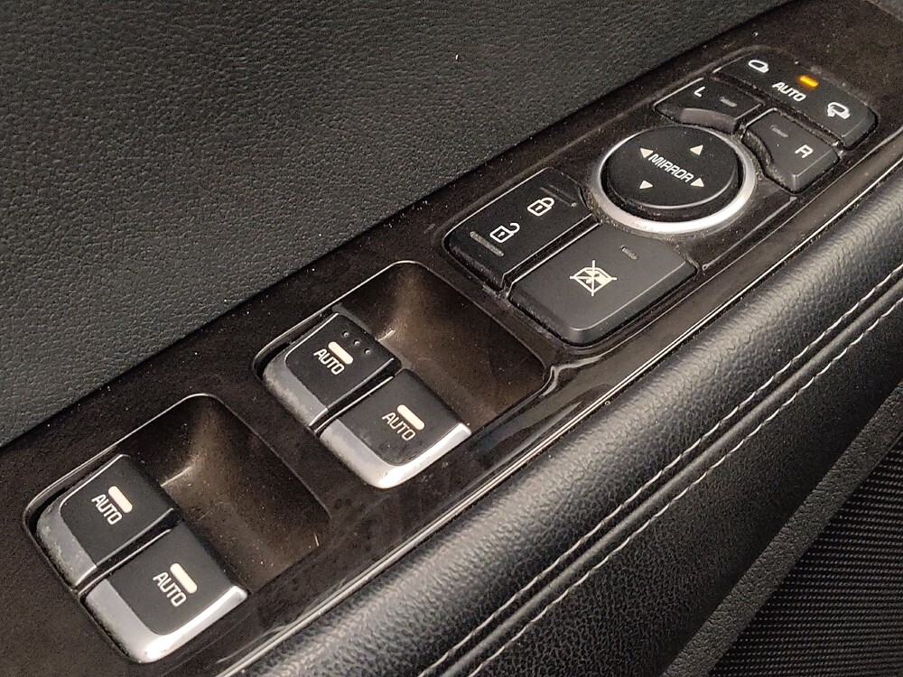 2018 Kia Sorento in Houston, TX 77034 - 18095552 27