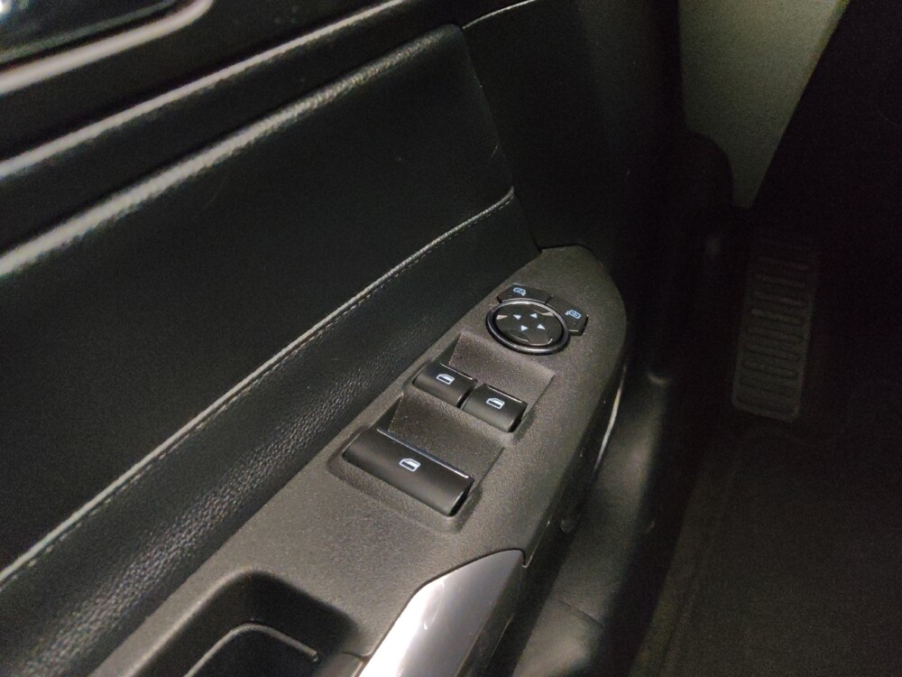 2016 Ford Mustang in Wichita, KS 67207 - 18095581 27