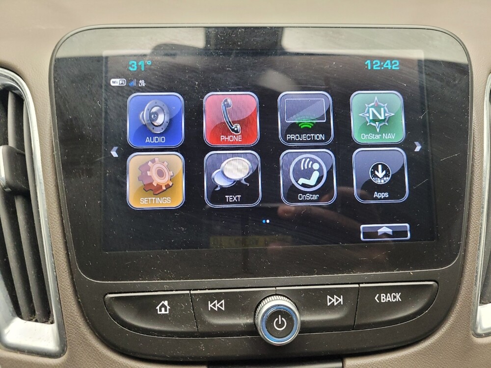 2018 Chevrolet Malibu in Madison, TN 37115 - 18095595 25