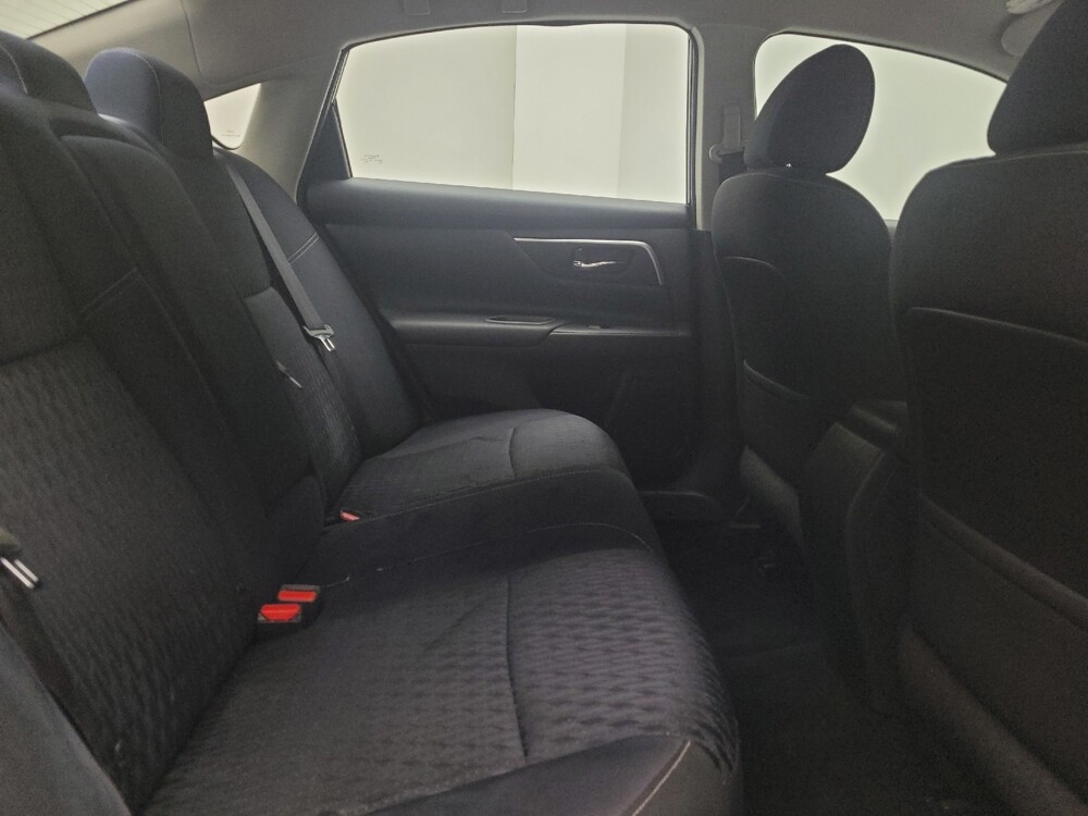 2017 Nissan Altima in Madison, TN 37115 - 18095596 19