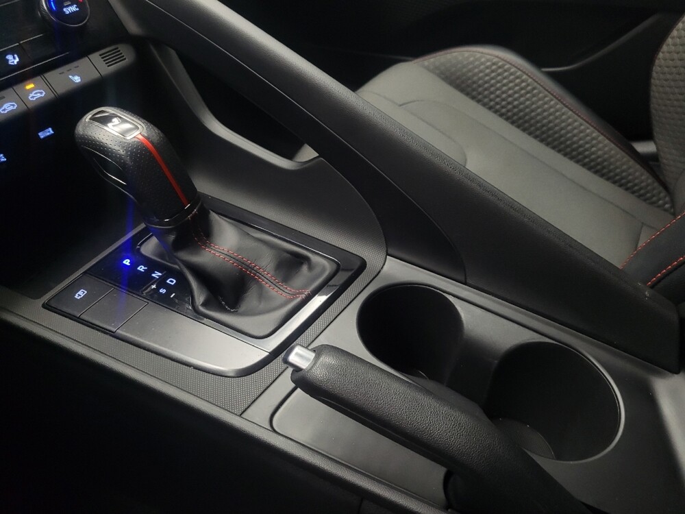 2022 Hyundai Elantra in Indianapolis, IN 46219 - 18095600 26