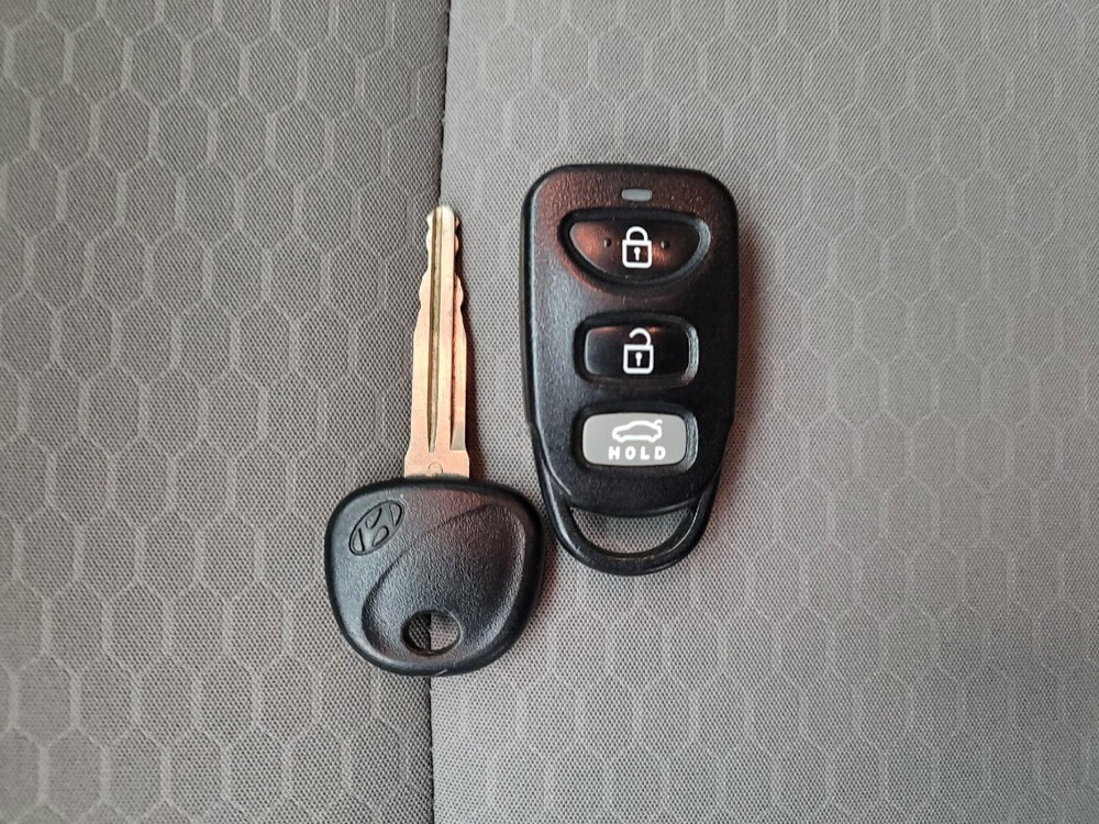 2019 Hyundai Elantra in Madison, TN 37115 - 18095624 32