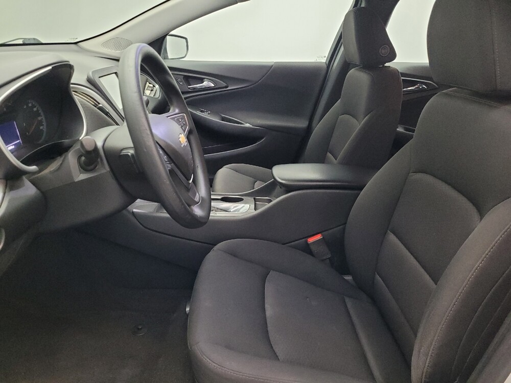 2018 Chevrolet Malibu in Hialeah, FL 33014 - 18095630 17