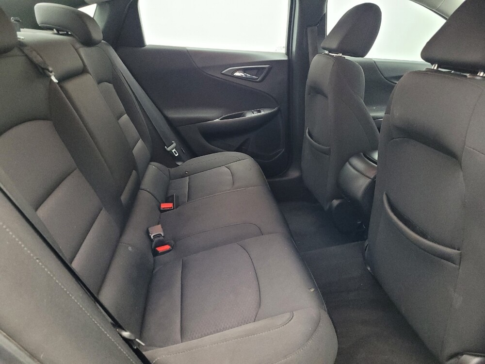 2018 Chevrolet Malibu in Hialeah, FL 33014 - 18095630 19