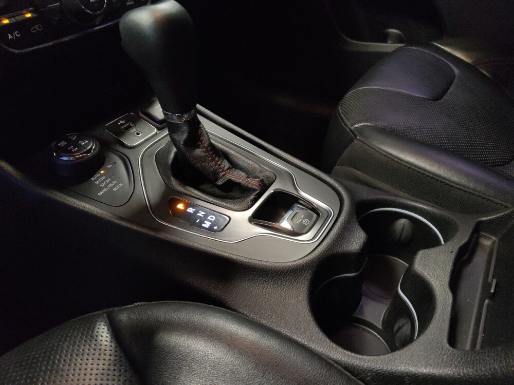 2019 Jeep Cherokee in Glendale, AZ 85301 - 18095632 26