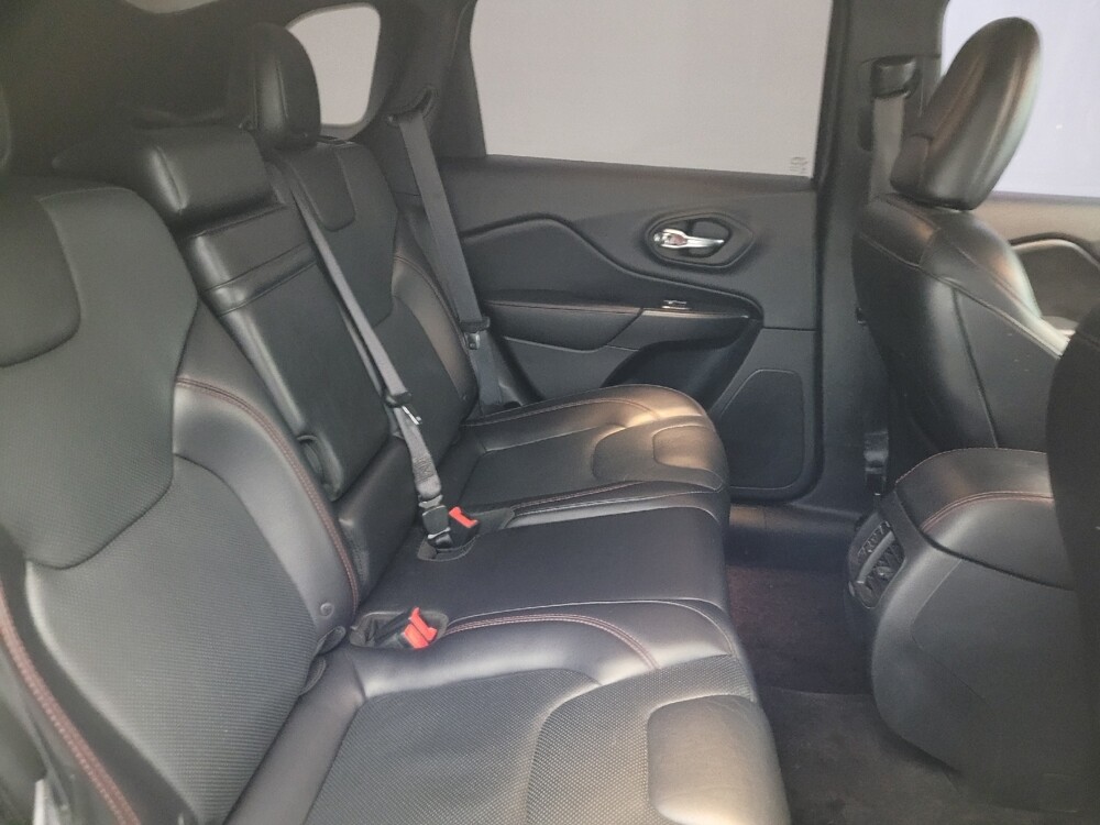 2019 Jeep Cherokee in Glendale, AZ 85301 - 18095632 19