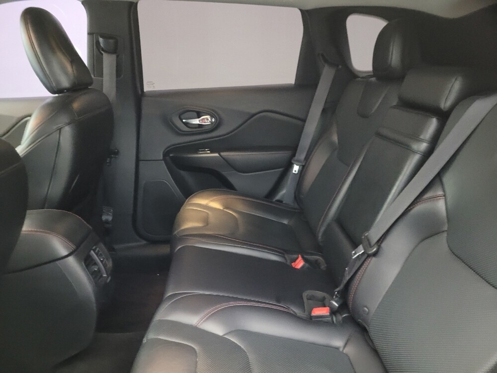 2019 Jeep Cherokee in Glendale, AZ 85301 - 18095632 18
