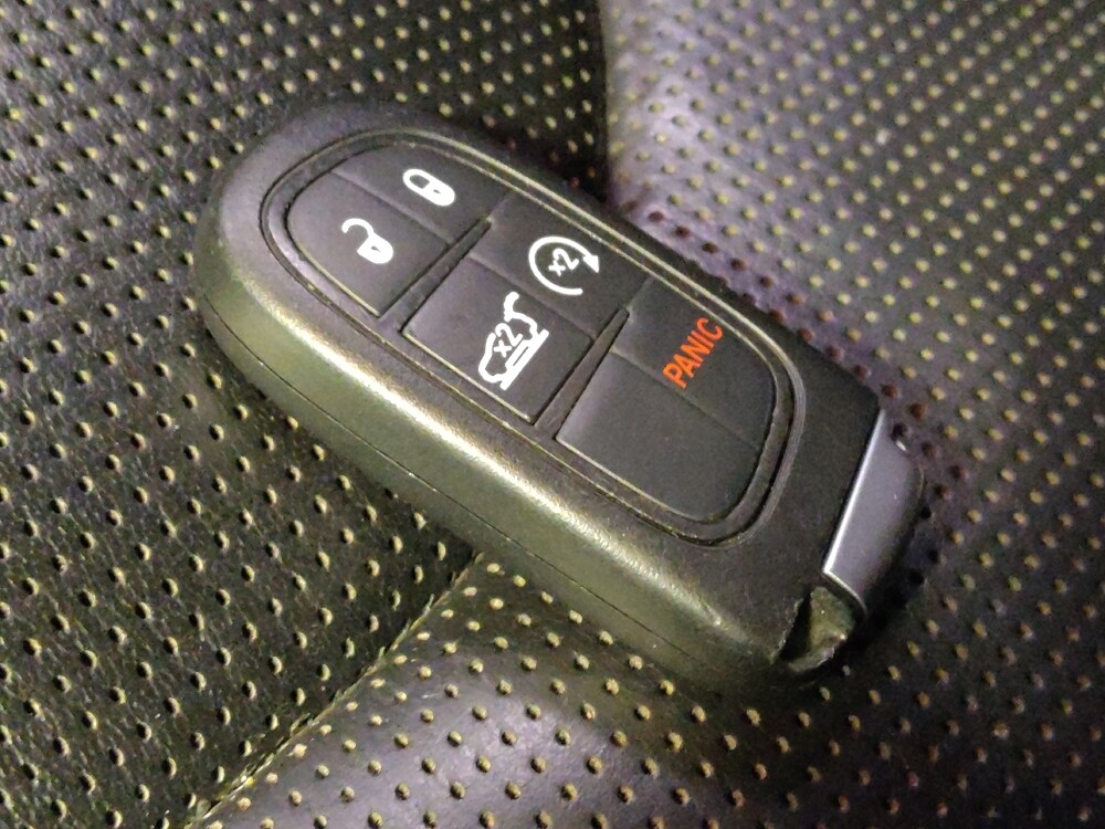 2019 Jeep Cherokee in Glendale, AZ 85301 - 18095632 32