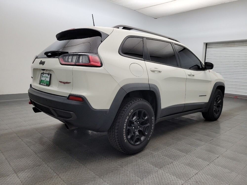 2019 Jeep Cherokee in Glendale, AZ 85301 - 18095632 9