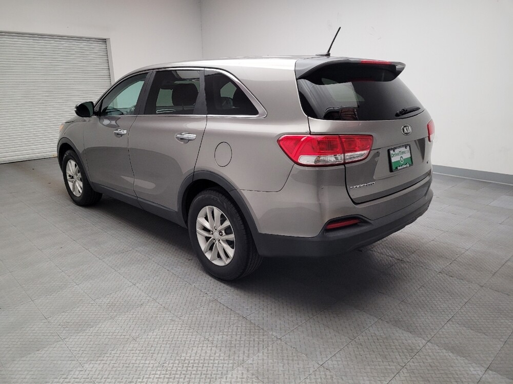 2017 Kia Sorento in Riverside, CA 92504 - 18095643 5