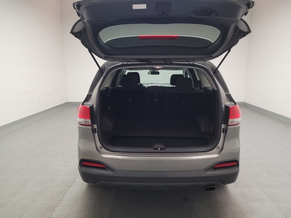 2017 Kia Sorento in Riverside, CA 92504 - 18095643 29