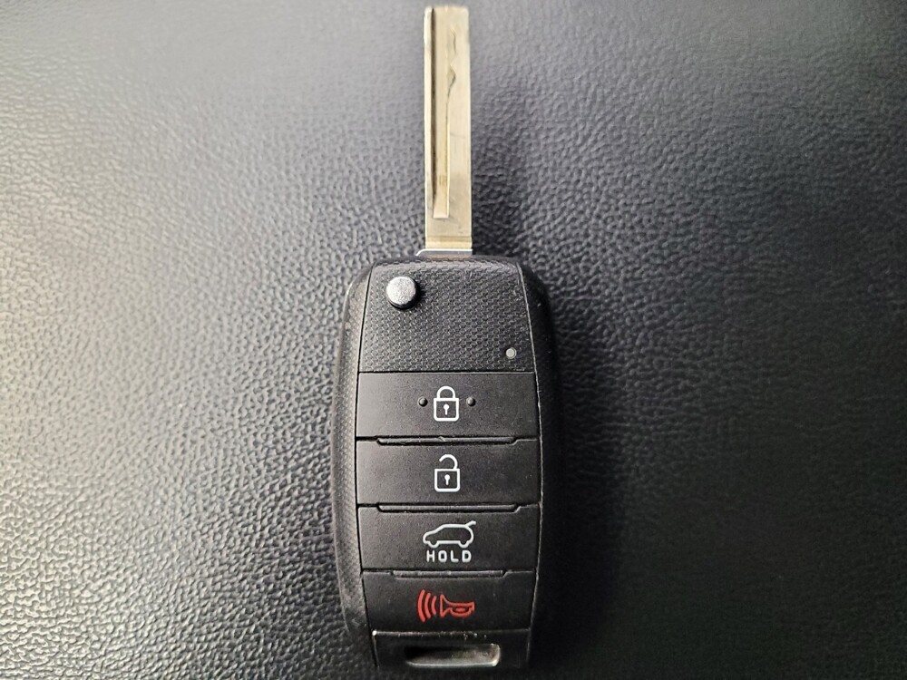 2017 Kia Sorento in Riverside, CA 92504 - 18095643 32