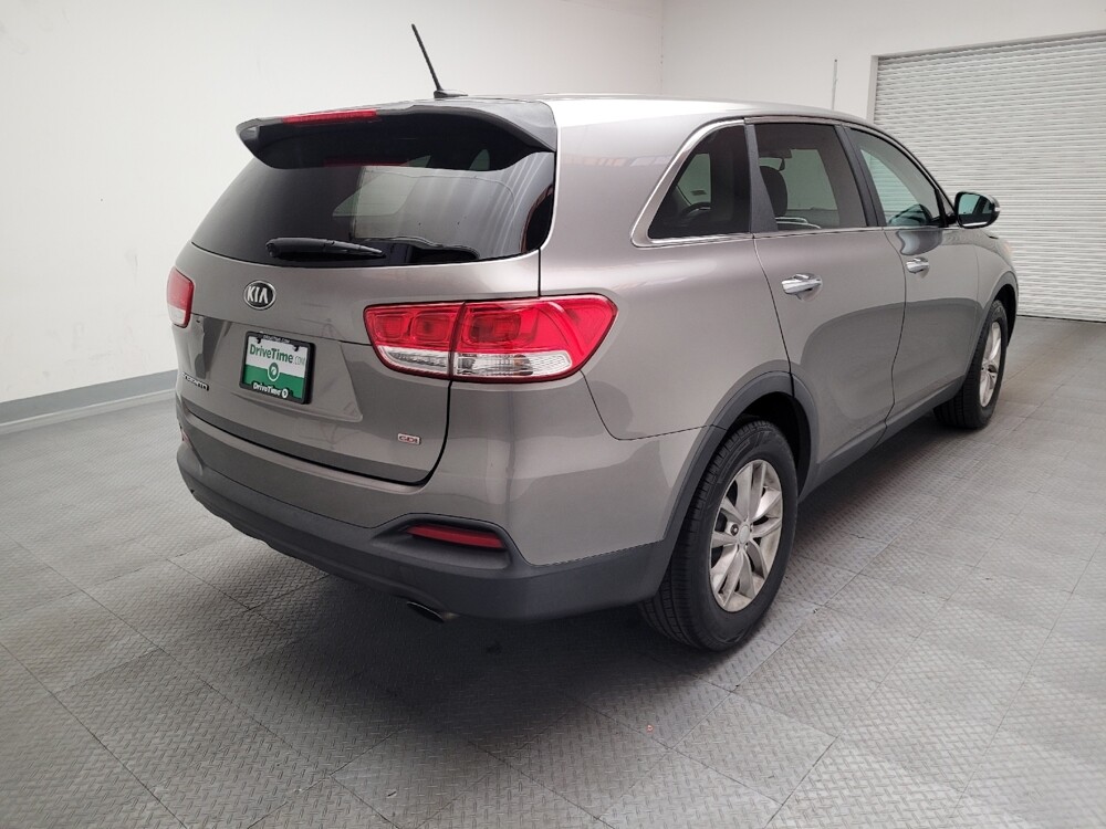 2017 Kia Sorento in Riverside, CA 92504 - 18095643 9