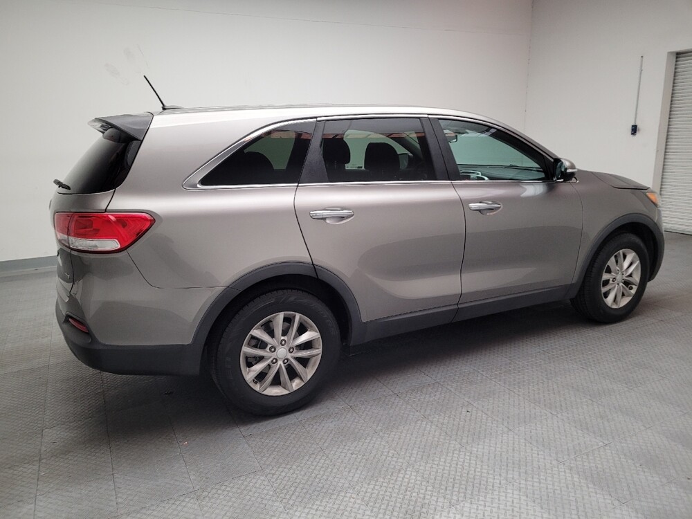 2017 Kia Sorento in Riverside, CA 92504 - 18095643 10