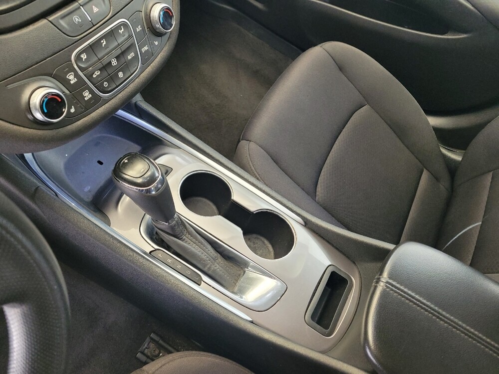 2020 Chevrolet Malibu in Riverside, CA 92504 - 18095647 26