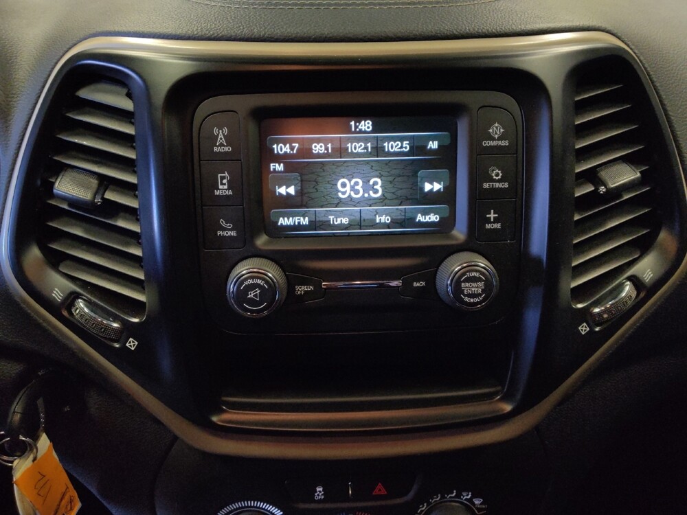 2018 Jeep Cherokee in Glendale, AZ 85301 - 18095674 25