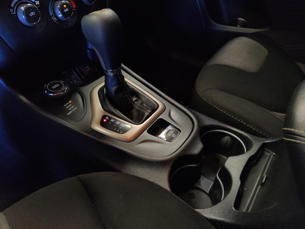 2018 Jeep Cherokee in Glendale, AZ 85301 - 18095674 26