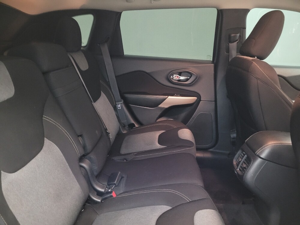 2018 Jeep Cherokee in Glendale, AZ 85301 - 18095674 19