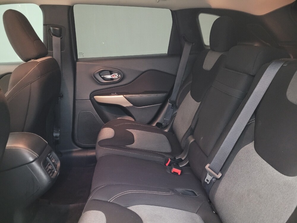 2018 Jeep Cherokee in Glendale, AZ 85301 - 18095674 18