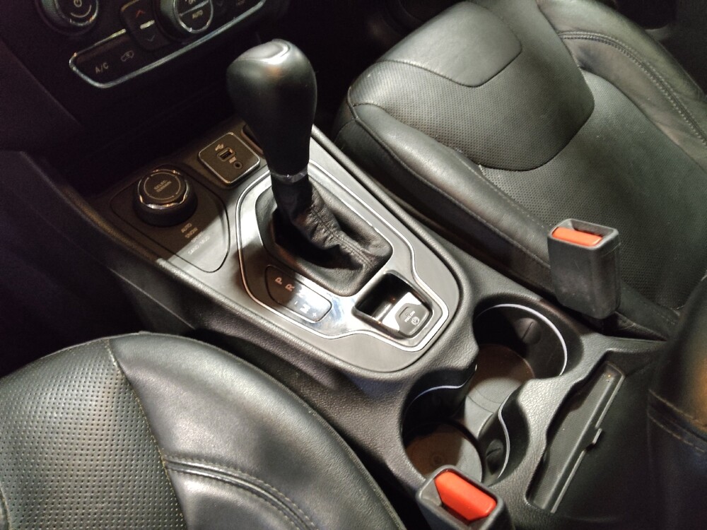 2019 Jeep Cherokee in Lauderdale Lakes, FL 33313 - 18095691 26