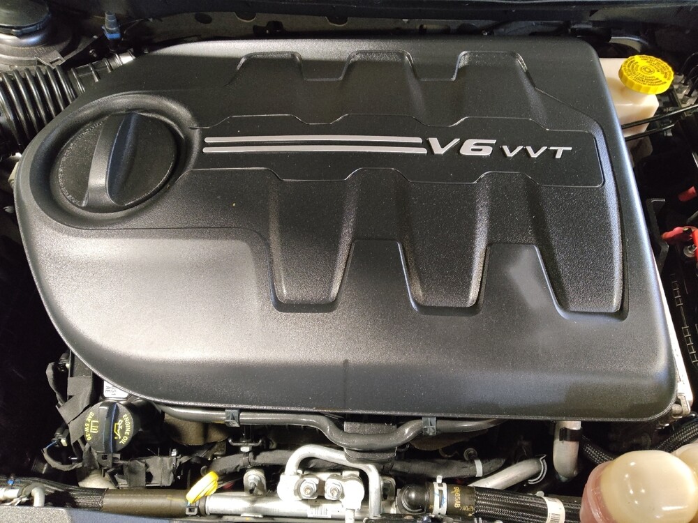 2019 Jeep Cherokee in Lauderdale Lakes, FL 33313 - 18095691 30