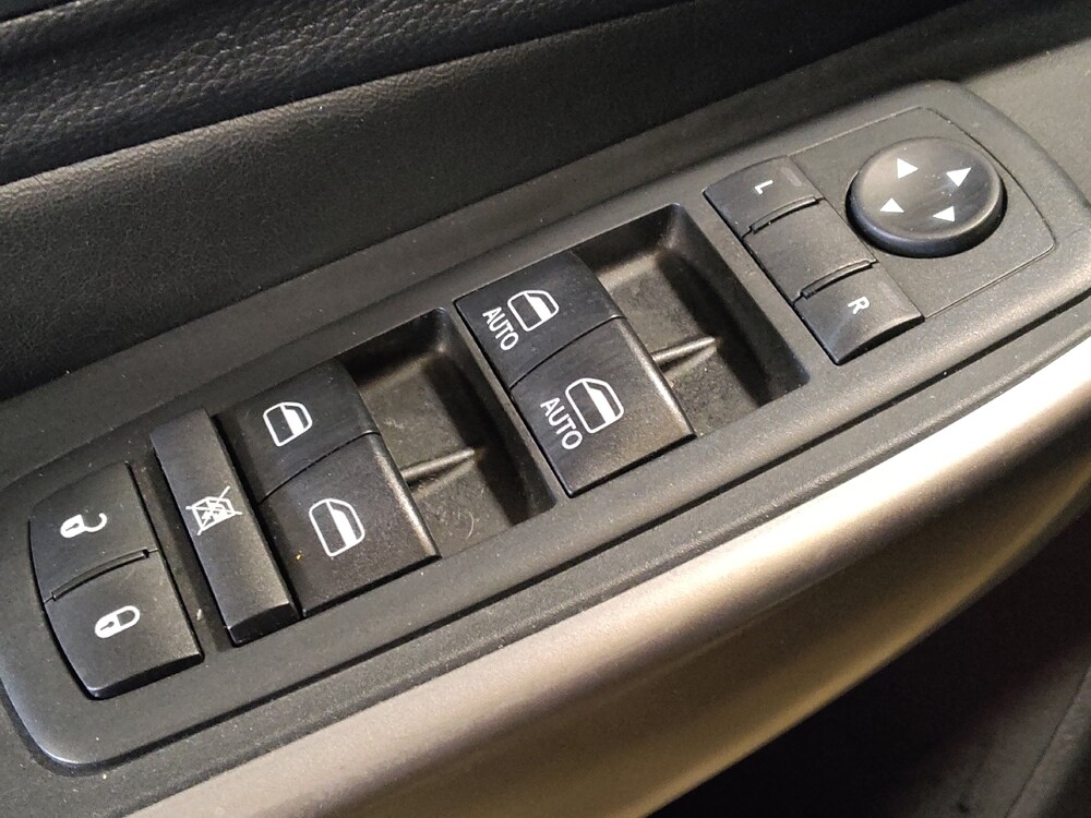 2019 Jeep Cherokee in Lauderdale Lakes, FL 33313 - 18095691 27