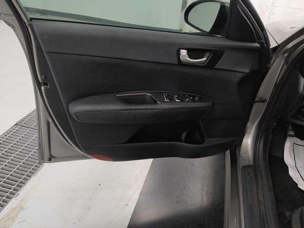 2018 Kia Optima in St. Louis, MO 63125 - 18095720 27