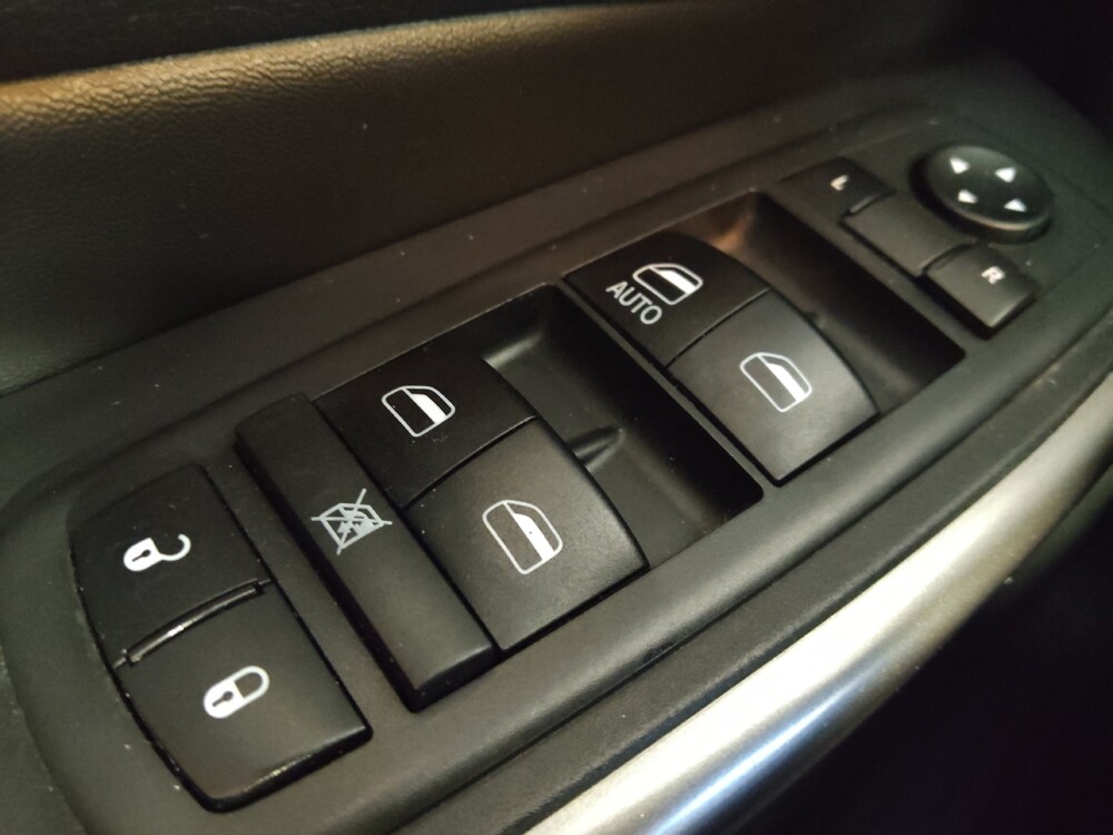 2019 Jeep Cherokee in Baton Rouge, LA 70816 - 18095724 27