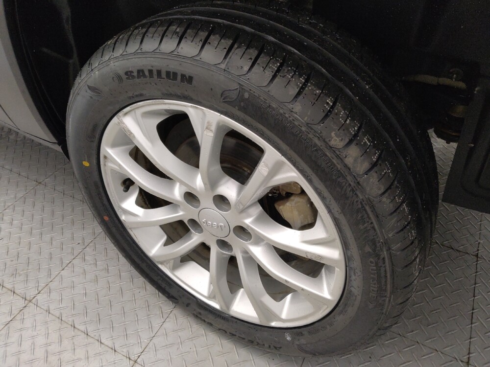 2019 Jeep Cherokee in Baton Rouge, LA 70816 - 18095724 31